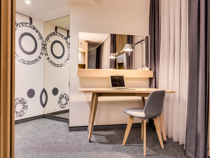 Holiday Inn Warszawa - apartament hotelowy