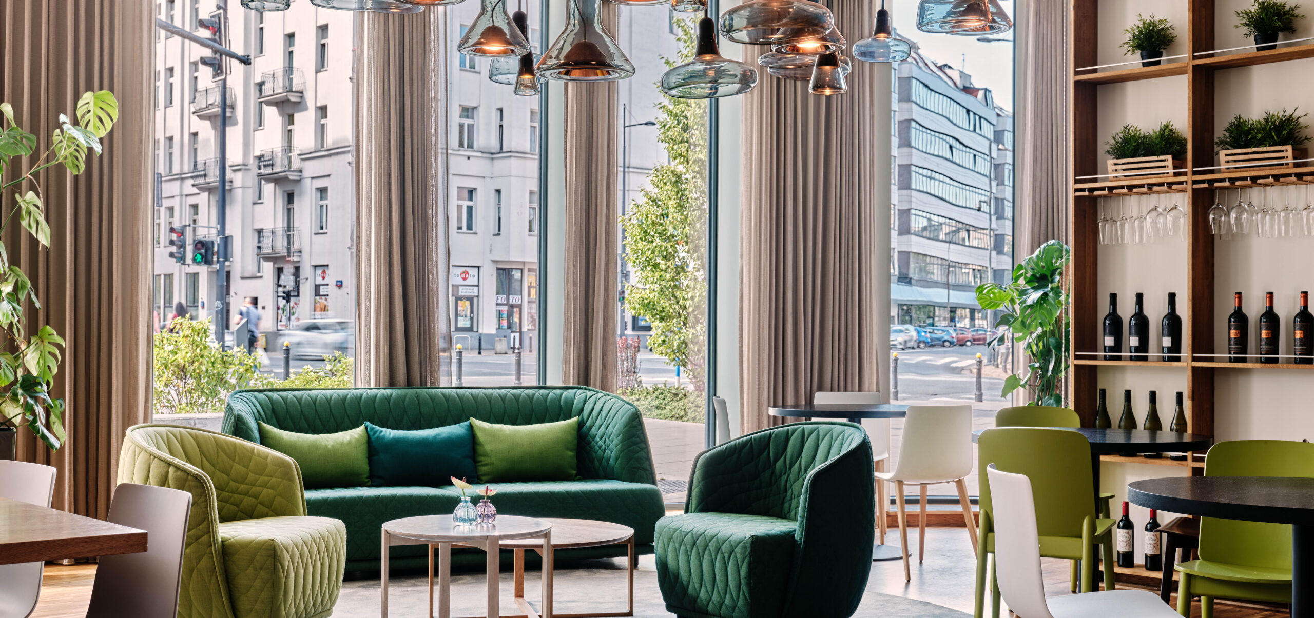 ELEGANT SPACE, SUITABLE FOR BUSINESS AND SOCIAL GATHERINGS