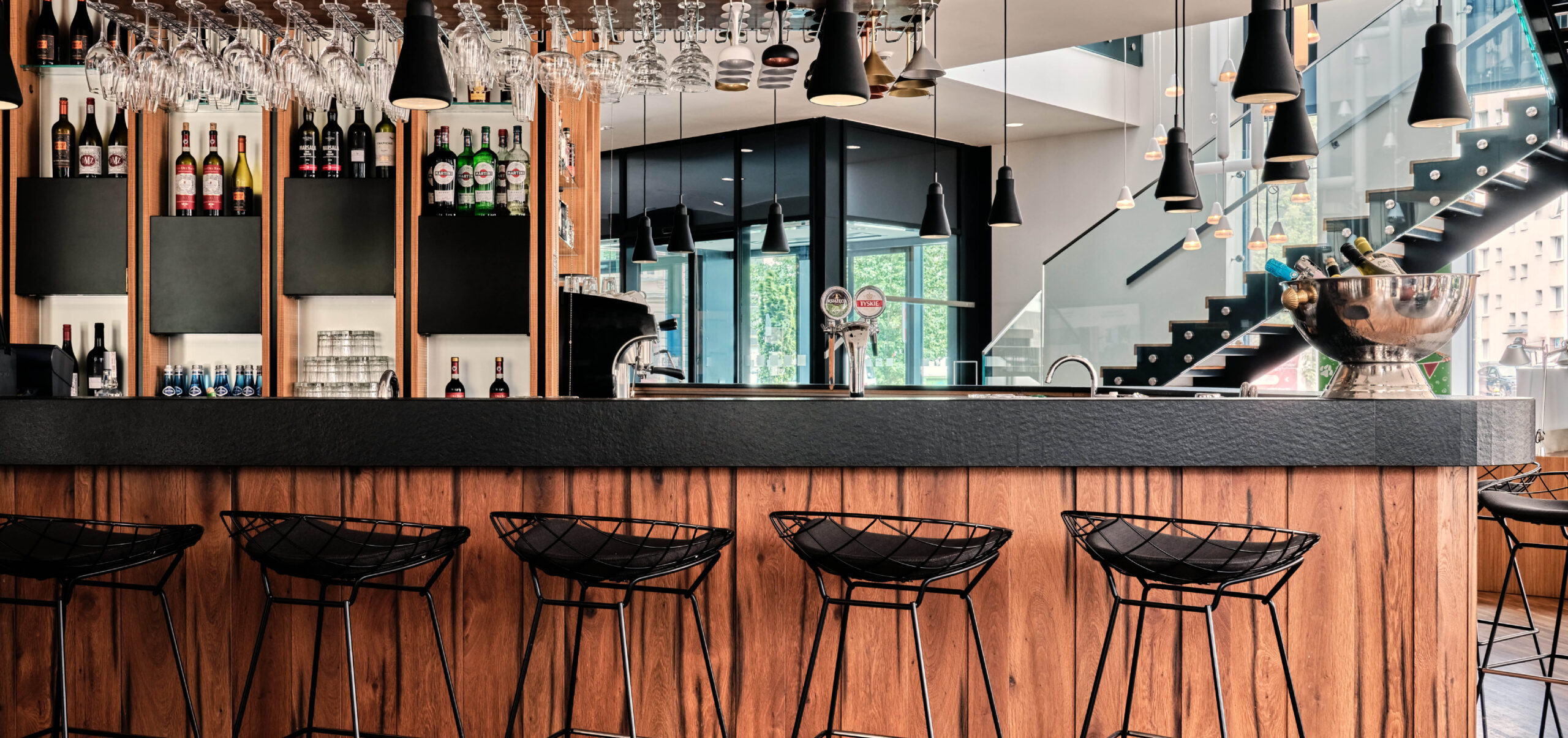 PROFESSIONAL BAR WITH A RICH SELECTION OF COCKTAILS, WINES, AND BEERS